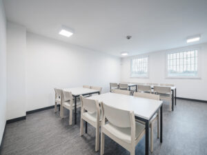 Aufenthaltsräume Haftanstalt Beleuchtung
