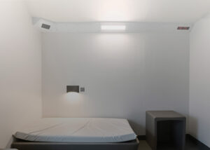 Kriseninterventionsraum videoüberwachter haftraum Beleuchtung