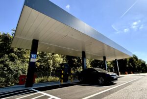 Smarte Beleuchtung für den Schnellladepark in Hammwiede Nord.