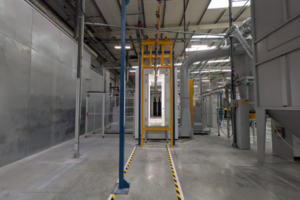 Pulverbeschichtungsanlage in der Designplan Leuchten Produktionsttätte (Werk)).